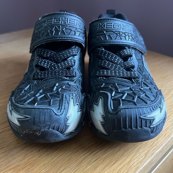 Black and grey SKECHERS with Velcro size 11 kid BOY - Picture 3 of 6